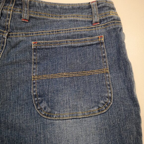 Bum Equipment Ladies Size 8 Denim Medium Wash Straight Fit Jean Shorts - Picture 8 of 13